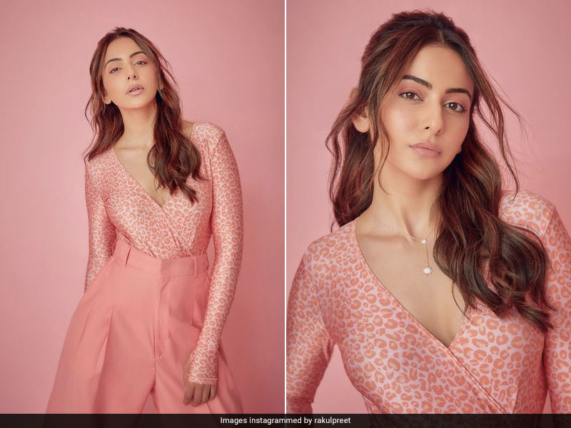 "Pink Panther" Rakul Preet Singh Strides Fashionably In A Monochrome Outfit