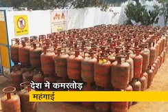 महंगाई से लोगों की जेब पर और बढ़ा बोझ, कमर्शियल सिलेंडर, दवा, टोल और PF तक सब महंगा  महंगाई से लोगों की जेब पर और बढ़ा बोझ, कमर्शियल सिलेंडर, दवा, टोल और PF तक सब महंगा