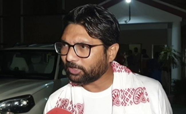 गुजरात विधानसभा : जिग्नेश मेवाणी और कांग्रेस के 14 विधायक पूरे दिन के लिए निलंबित