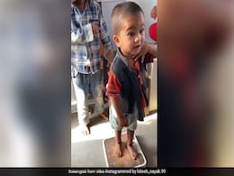 छोट बच्चे ने जबरदस्त स्टाइल में कॉपी किया Allu Arjun का ये डायलॉग, Video ने मचाया धमाल छोट बच्चे ने जबरदस्त स्टाइल में कॉपी किया Allu Arjun का ये डायलॉग, Video ने मचाया धमाल