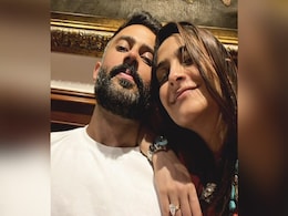 सोनम कपूर ने पति आनंद के साथ क्यूट फोटो शेयर कर के लिखा- ‘मेरा बेबी यहां है’ सोनम कपूर ने पति आनंद के साथ क्यूट फोटो शेयर कर के लिखा- ‘मेरा बेबी यहां है’