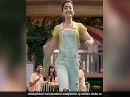 रश्मिका मंदाना दिखा रही थीं स्वैग और यूं जा गिरी पूल में, देखें पुष्पा एक्ट्रेस का अजीबोगरीब वीडियो रश्मिका मंदाना दिखा रही थीं स्वैग और यूं जा गिरी पूल में, देखें पुष्पा एक्ट्रेस का अजीबोगरीब वीडियो