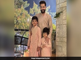 RRR स्टार जूनियर NTR की पत्नी खूबसूरती में हीरोइनों को देती हैं मात, PHOTOS देख फैन्स बोले- लकी मैन RRR स्टार जूनियर NTR की पत्नी खूबसूरती में हीरोइनों को देती हैं मात, PHOTOS देख फैन्स बोले- लकी मैन