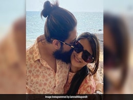 KGF 2 के रॉकी भाई पत्नी के साथ समुद्र किनारे चिल करते आए नजर, देखें यश और राधिका पंडित की रोमांटिक तस्वीरें KGF 2 के रॉकी भाई पत्नी के साथ समुद्र किनारे चिल करते आए नजर, देखें यश और राधिका पंडित की रोमांटिक तस्वीरें