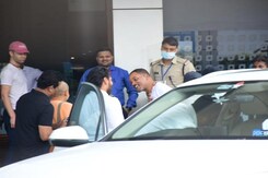 हॉलीवुड अभिनेता विल स्मिथ मुंबई एयरपोर्ट पर आए नजर हॉलीवुड अभिनेता विल स्मिथ मुंबई एयरपोर्ट पर आए नजर