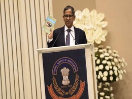 "नेता आते-जाते रहते हैं, लेकिन आप स्थायी हैं", चीफ जस्टिस की सीबीआई को नसीहत "नेता आते-जाते रहते हैं, लेकिन आप स्थायी हैं", चीफ जस्टिस की सीबीआई को नसीहत