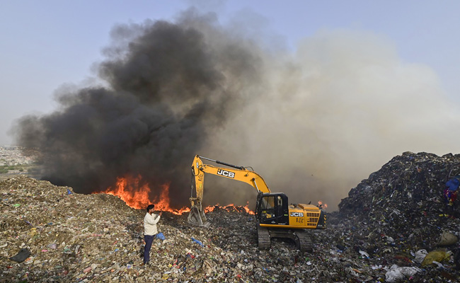 Fire Breaks Out At Delhi's Ghazipur Landfill For 2nd Time In A Month