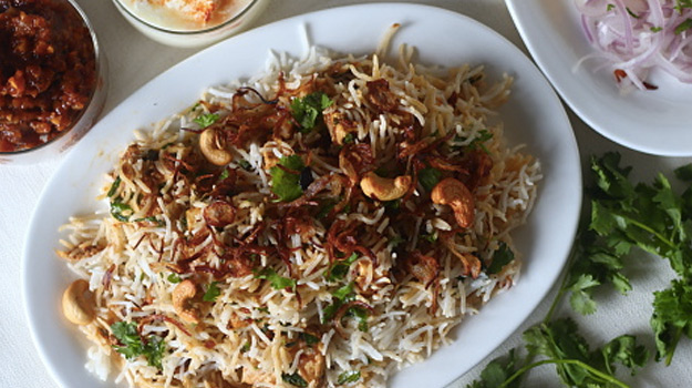 Jackfruit Biryani: कटहल से बनाएं मजेदार शाकाहारी बिरयानी, यहां जानें आसान रेसिपी