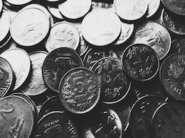Rupee at All-Time Low : डॉलर के मुकाबले अबतक के सबसे निचले स्तर पर आया रुपया Rupee at All-Time Low : डॉलर के मुकाबले अबतक के सबसे निचले स्तर पर आया रुपया