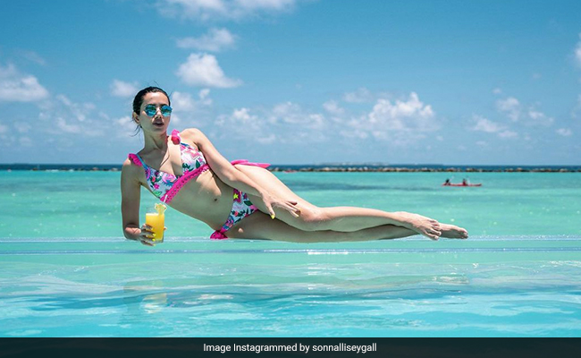 Sonnalli Seygall Is A Stylish Summer Treat To The Eyes In A Pretty Floral Swimsuit