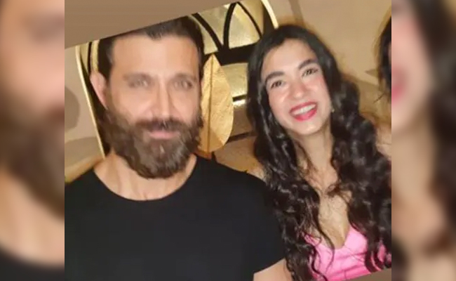 "You Inspire Me," Hrithik Roshan Writes For Rumoured Girlfriend Saba Azad After Watching <i>Rocket Boys</i>