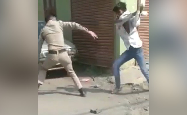 Video: Man Snatches Cop's Baton, Thrashes Him After Minor Accident