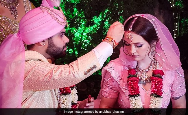 अजब प्रेम की ग़ज़ब कहानी: रूसी हमलों से बचकर लौटीं एना बनी दुल्&zwj;हनिया, 'दहेज' में लाईं कॉफी मशीन