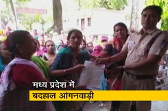 MP: 45 दिनों से आंगनवाड़ी कार्यकर्ता हड़ताल पर, 4 की मौत के बाद भी नहीं पिघल रही सरकार MP: 45 दिनों से आंगनवाड़ी कार्यकर्ता हड़ताल पर, 4 की मौत के बाद भी नहीं पिघल रही सरकार