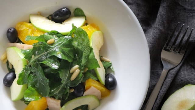Weight Loss Tips: Indulge in salads and other healthy snacks to reduce cravings and hunger