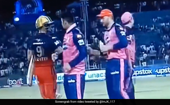 मैच के बाद भी युवा पराग पर भड़के नजर आए हर्षल पटेल, बीच मैदान में कर दी ऐसी हरकत, देखें Video