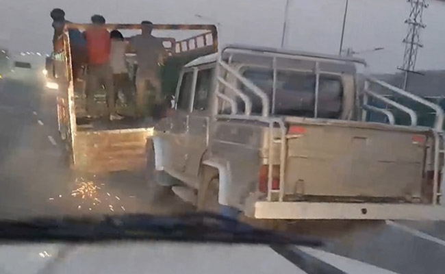 गौ तस्करों का आतंक, चलती पिकअप से गायों को फेंका, बिना टायर के 22km तक भागे; गौरक्षकों पर की फायरिंग