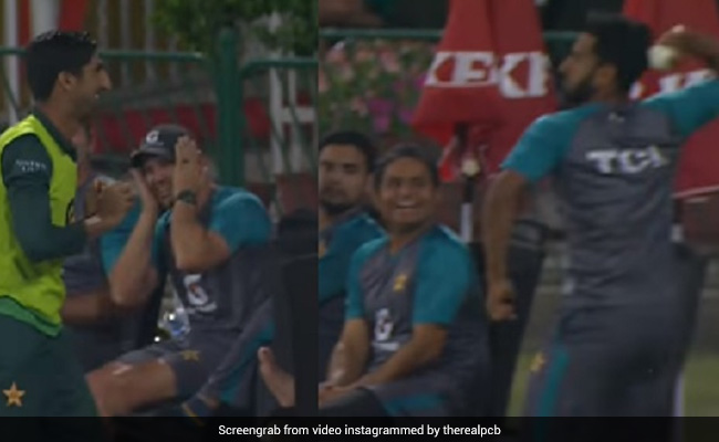 PAK vs AUS: साथी खिलाड़ी की गलती देख चौंक गए हसन अली, गेंद से की मारने की कोशिश, लेकिन क्यों? - Video