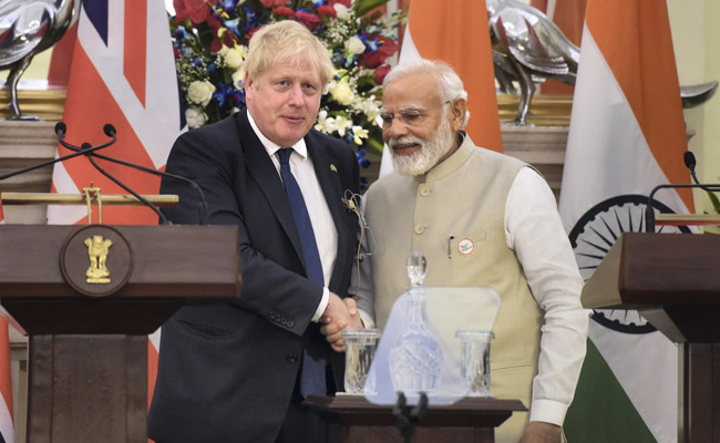 ब्रिटेन के पूर्व प्रधानमंत्री बोरिस जॉनसन ने संस्मरण 'अनलीश्ड' में पीएम मोदी की जमकर तारीफ की
