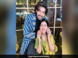 टीवी एक्ट्रेस देबिना बनर्जी ने बेटी को दिया जन्म, गुरमीत चौधरी ने शेयर किया लाडली का पहला Video  टीवी एक्ट्रेस देबिना बनर्जी ने बेटी को दिया जन्म, गुरमीत चौधरी ने शेयर किया लाडली का पहला Video