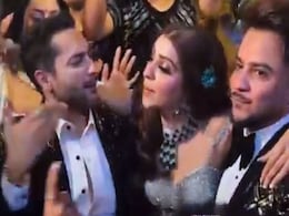 Video: मिलिंद गाबा ने यू-ट्यूबर हर्ष बेनीवाल की बहन Pria Beniwal से की सगाई, पंजाबी सिंगर ने जमकर किया डांस Video: मिलिंद गाबा ने यू-ट्यूबर हर्ष बेनीवाल की बहन Pria Beniwal से की सगाई, पंजाबी सिंगर ने जमकर किया डांस