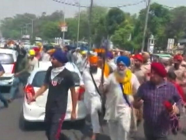 Police Fire In The Air As 2 Groups Clash In Punjab's Patiala
