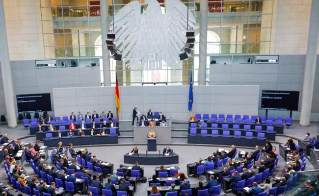 German Parliament Pushes For Heavy Weapons' Supply To Ukraine