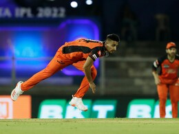 Watch: SRH Pacer's Yorker To Shreyas Iyer In IPL 2022 Has Dale Steyn Jumping Out Of His Seat