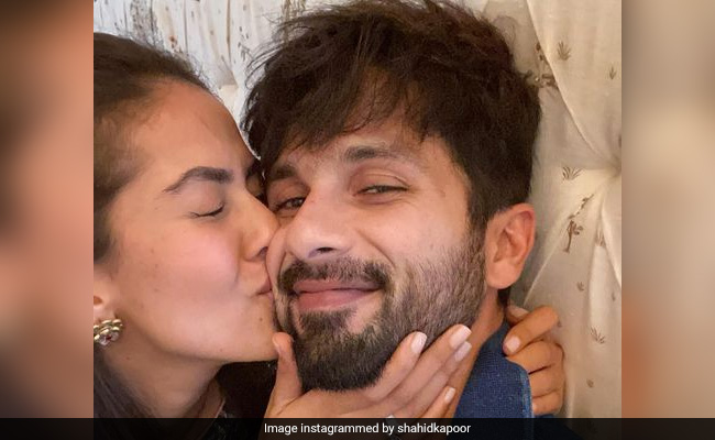 Suggestions On "Steps To Keep Wife Happy" Please? Asking For Shahid Kapoor