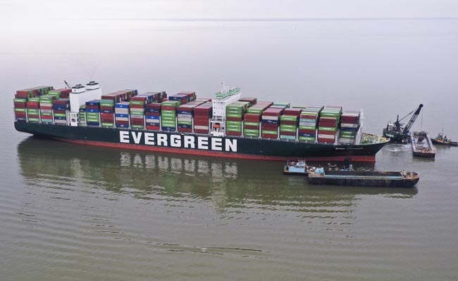 Giant Ship Stuck Off US Is Drawing Crowds With Binoculars, Folding Chairs