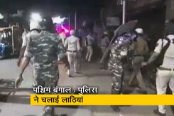पश्चिम बंगाल : बांकुड़ा में रामनवमी के जुलूस के दौरान जमकर बवाल, पथराव के बाद पुलिस ने बरसाईं लाठियां पश्चिम बंगाल : बांकुड़ा में रामनवमी के जुलूस के दौरान जमकर बवाल, पथराव के बाद पुलिस ने बरसाईं लाठियां