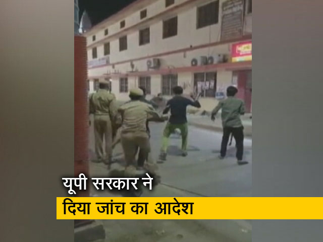 गोरखनाथ मंदिर के बाहर पुलिस वालों पर एक शख्स ने किया जानलेवा हमला