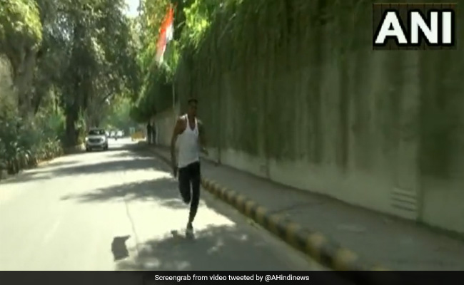 Watch: Army Aspirant Runs 350 Km From Rajasthan To Delhi, Flag In Hand
