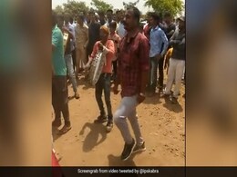 बैंड की धुन पर शख्स ने किया अनोखा डांस, IPS बोला- ट्रेनिंग खत्म होते ही दोस्त की बारात में पहुंचा जवान - देखें Video बैंड की धुन पर शख्स ने किया अनोखा डांस, IPS बोला- ट्रेनिंग खत्म होते ही दोस्त की बारात में पहुंचा जवान - देखें Video