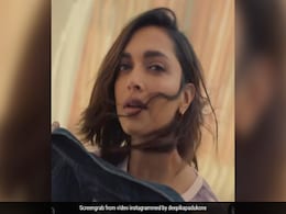 Deepika Padukone ने शेयर किया जैकेट में फेस छुपाते फोटो, हेयरस्टाइल पर फिदा हुए फैंस Deepika Padukone ने शेयर किया जैकेट में फेस छुपाते फोटो, हेयरस्टाइल पर फिदा हुए फैंस