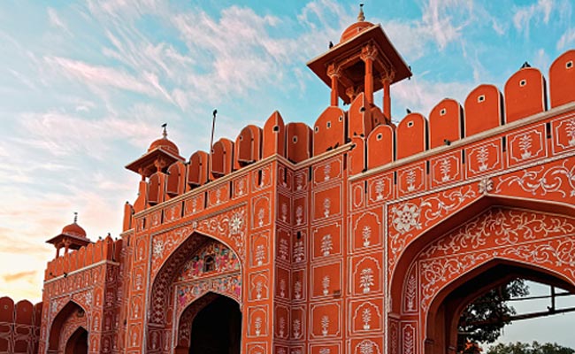 Jaipur: A Voyage Through History And Royalty