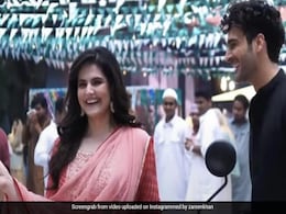 ‘ईद हो जाएगी’ में दिखी जरीन खान और उमर रियाज की रोमांटिक केमेस्ट्री, रिलीज के कुछ घंटों में ही लाखों में पहुंचे व्यूज ‘ईद हो जाएगी’ में दिखी जरीन खान और उमर रियाज की रोमांटिक केमेस्ट्री, रिलीज के कुछ घंटों में ही लाखों में पहुंचे व्यूज