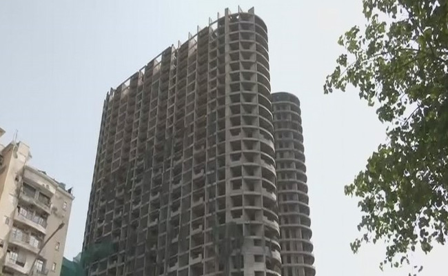 ट्विन टावर ढहाने के खिलाफ दाखिल याचिका को SC ने किया खारिज, याचिकाकर्ता संगठन पर जुर्माना ठोका