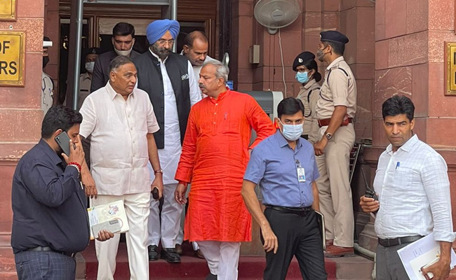 Delhi BJP Leaders Meet Amit Shah Hours After Controversial Demolition