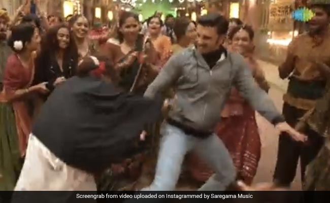 When Ranveer Singh Joined Alia Bhatt On The Sets Of <i>Dholida</i>