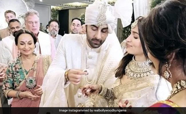 Ranbir Alia Wedding: फेरे लेने के बाद केक कटिंग कर रणबीर और आलिया ने किया सेलिब्रेट