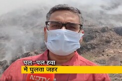 भीषण आग से सुलग रही है भलस्वा लैंडफिल साइट, आसपास लोगों का सांस लेना हुआ मुश्किल भीषण आग से सुलग रही है भलस्वा लैंडफिल साइट, आसपास लोगों का सांस लेना हुआ मुश्किल