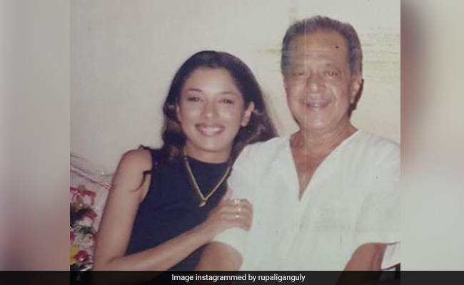 <i>Anupamaa</i> Star Rupali Ganguly Reveals Her Filmmaker Father Had To Sell Home After A Film With Dharmendra Was Delayed