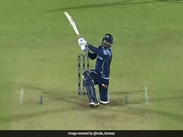तेवतिया ने दिखाए अपने तेवर, आखिरी गेंद पर छक्का जड़कर जिताया मैच, लोगों ने दी बधाई तेवतिया ने दिखाए अपने तेवर, आखिरी गेंद पर छक्का जड़कर जिताया मैच, लोगों ने दी बधाई
