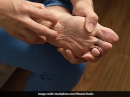 पैरों के तलवों में हो रही है बहुत जलन, तो यह चीज रात में रगड़ कर सो जाइए, मिलेगा तुरंत आराम पैरों के तलवों में हो रही है बहुत जलन, तो यह चीज रात में रगड़ कर सो जाइए, मिलेगा तुरंत आराम