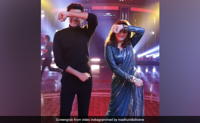 ICYMI: Madhuri Dixit, Riteish Deshmukh Dance To 'Kacha Badam'