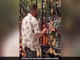 संजय दत्त से मिलने के लिए घर के बाहर उमड़ा लोगों का हुजूम, फैन्स ने कहा- असली बाबा यहां है...Video संजय दत्त से मिलने के लिए घर के बाहर उमड़ा लोगों का हुजूम, फैन्स ने कहा- असली बाबा यहां है...Video