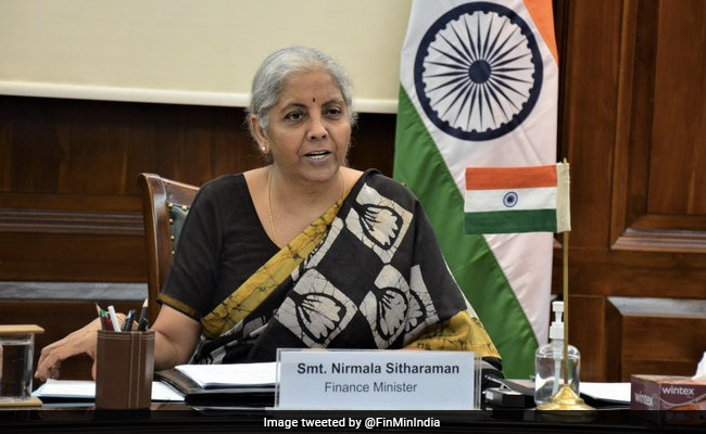 पेट्रोल-डीजल की कीमत में कटौती से लेकर LPG सब्सिडी तक : वित्त मंत्री के 5 बड़े ऐलान