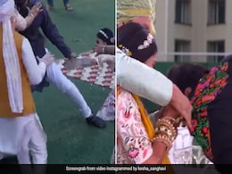 जूता चुराई की रस्म में हुआ गजब बवाल, कहीं मची भगदड़ तो कहीं हुई खींचातानी, Video देख हंसते-हंसते हो जाएंगे लोटपोट जूता चुराई की रस्म में हुआ गजब बवाल, कहीं मची भगदड़ तो कहीं हुई खींचातानी, Video देख हंसते-हंसते हो जाएंगे लोटपोट