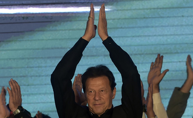 Pakistan : 'Imran Khan की हुई जीत', पंजाब में भारी उठा-पटक के बाद परवेज इलाही ने CM पद की ली शपथ